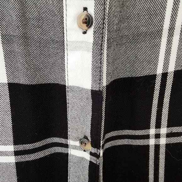 Soho New York & Company size Large button down shirt, black and white - Picture 3 of 7